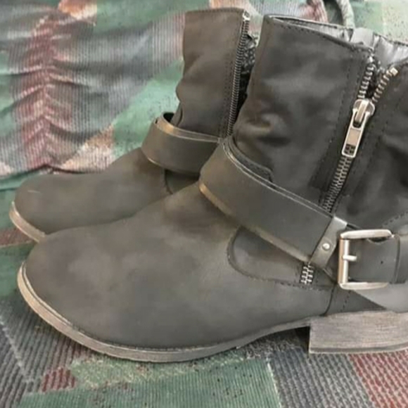Womens grey ankle boots - Picture 2 of 3